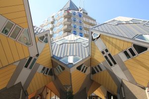 Beleef Rotterdam op de fiets en bezoek de kubus woningen