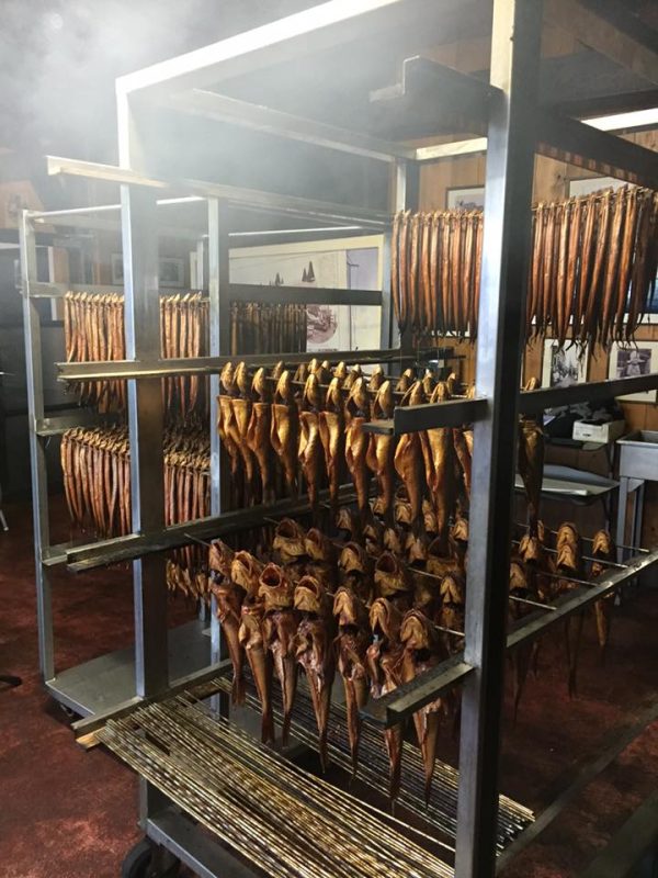 Rondleiding met een gids door Volendam incl een bezoek aan palingrokerij Smit Bokkum
