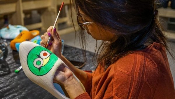 Clog painting workshop in Volendam