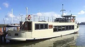 oude boot van de veerdienst Marken Express