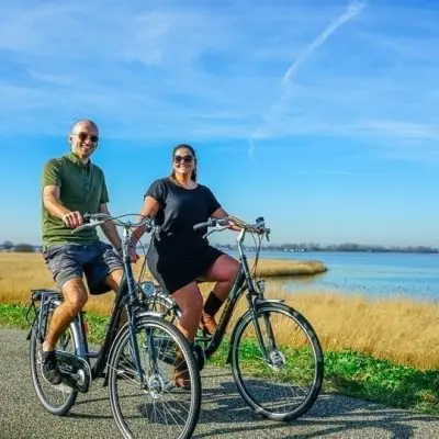 COMBI DEAL E-bike hire, boat trip and traditional costume photo Volendam