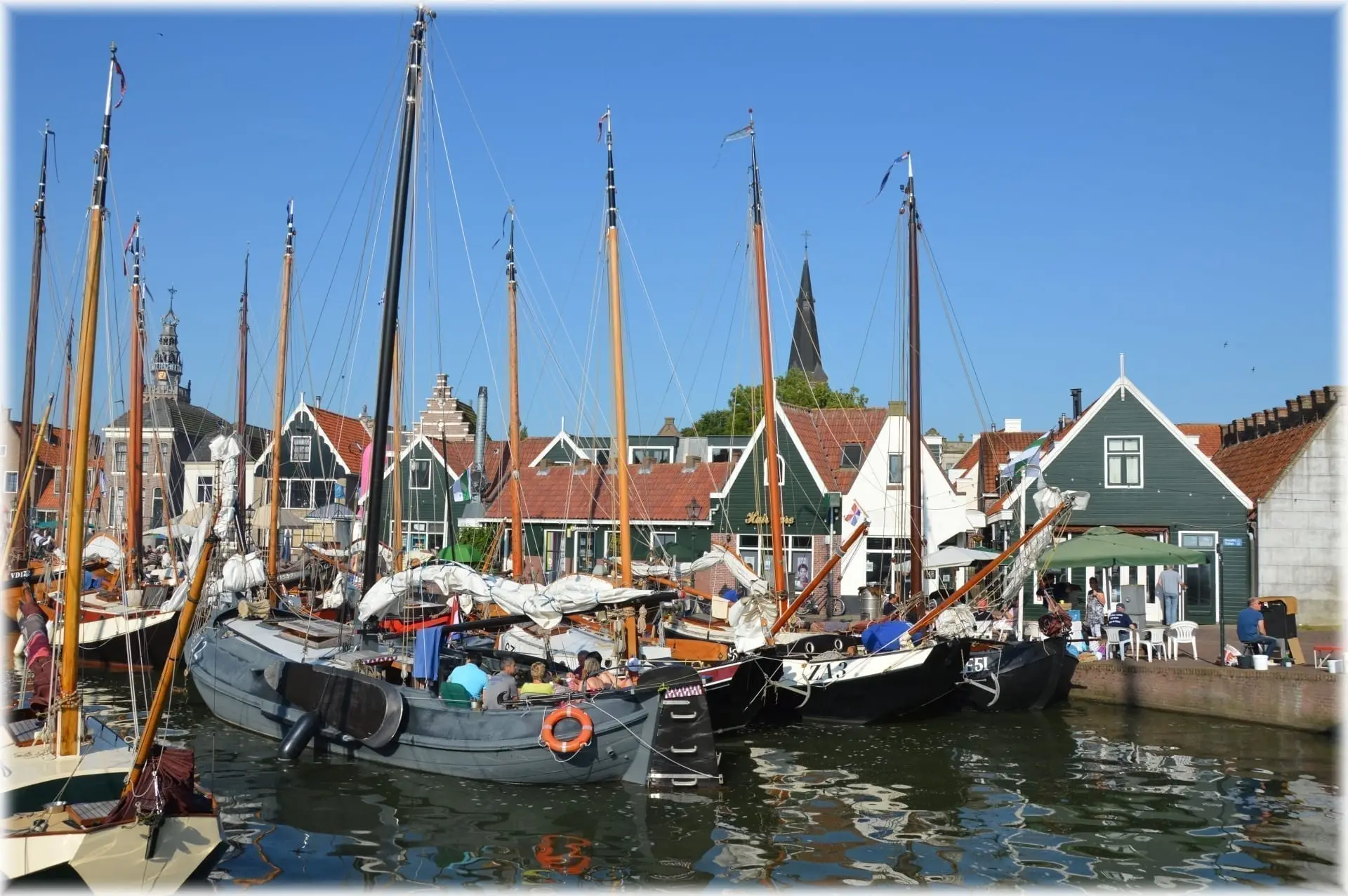 Tweepersoons elektrische scooter huren in Volendam - Afbeelding 3