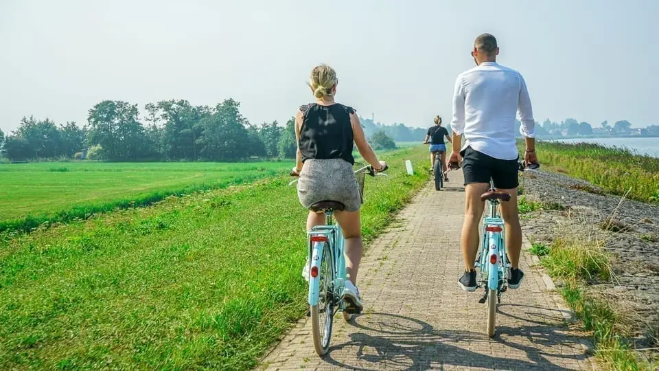 Fiets huren incl boottocht en foto in klederdracht - Afbeelding 2