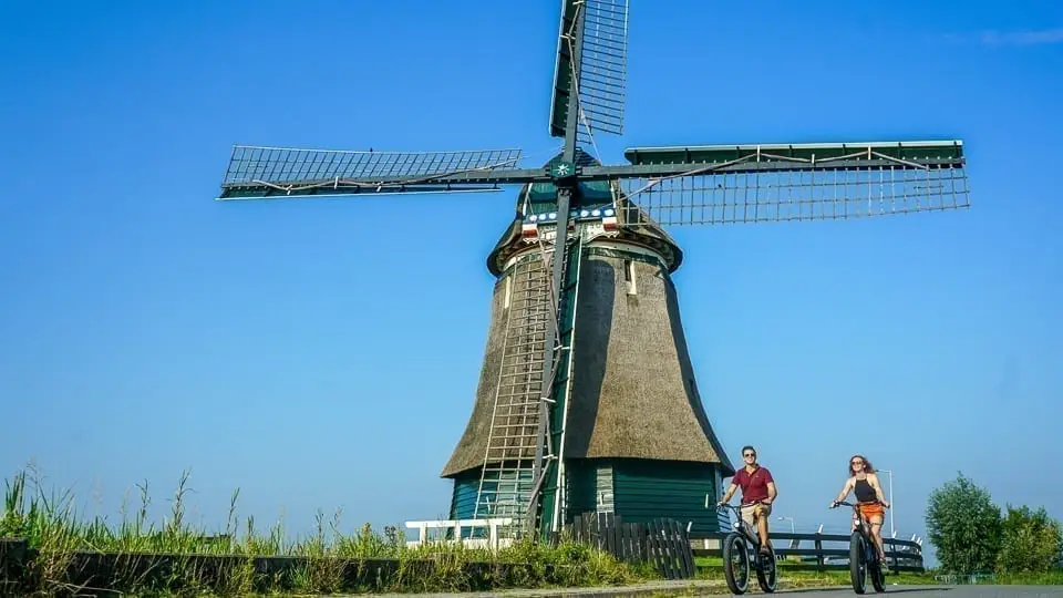 COMBI DEAL E-fatbike huren, boottocht en klederdrachtfoto Volendam - Afbeelding 2